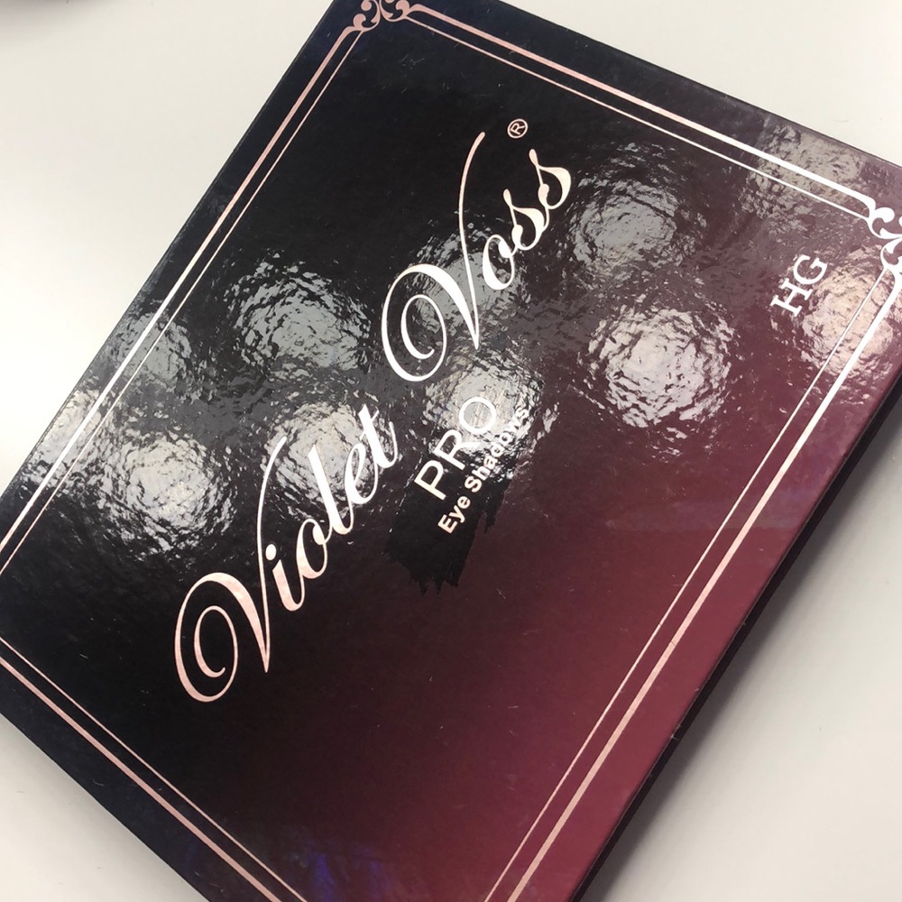 Violet Voss pro eyeshadow palette.